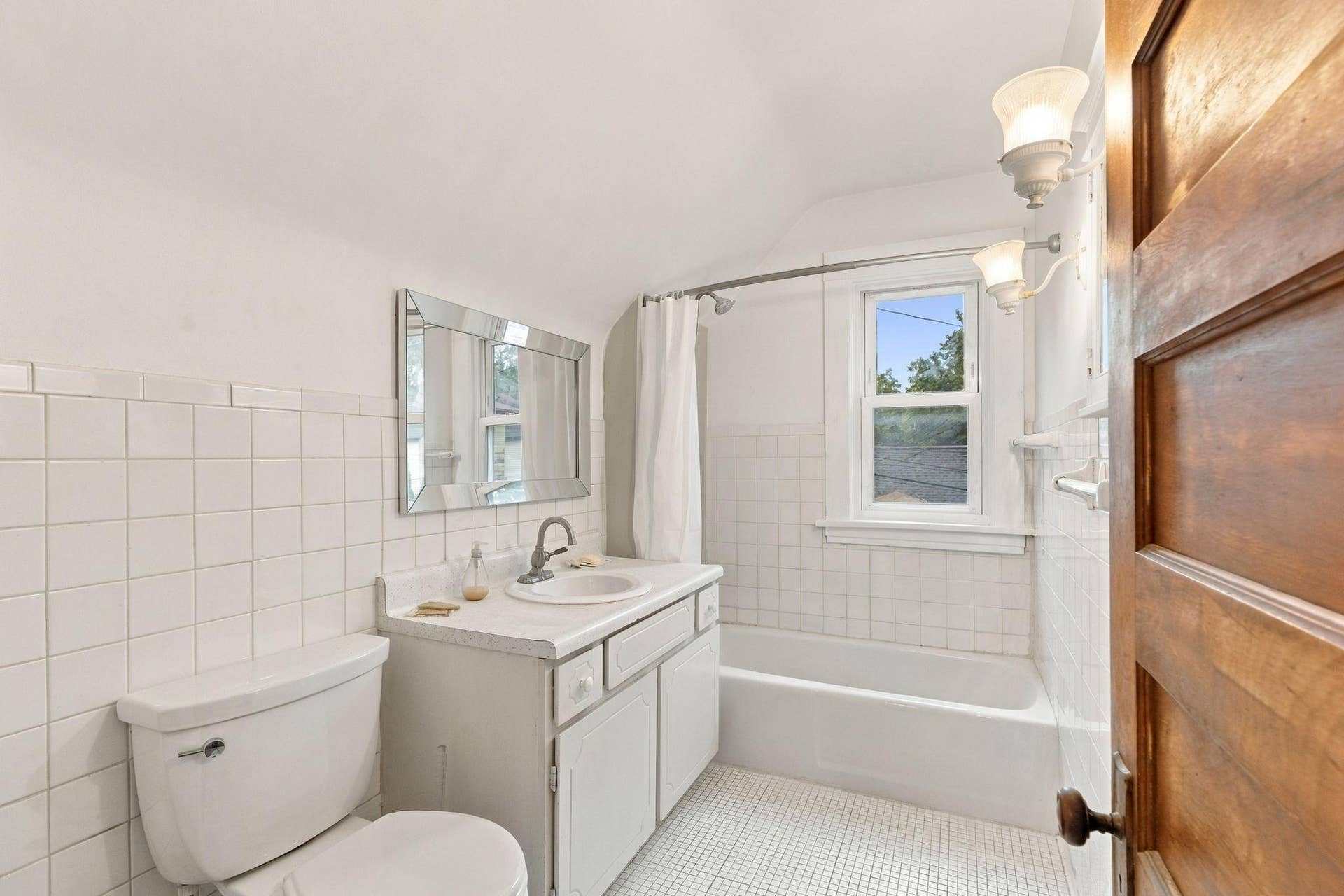 1315 19th Avenue NE, 87, Minneapolis, MN 55418 31-web-or-mls-1315 19th Ave NE Interior-24.jpg