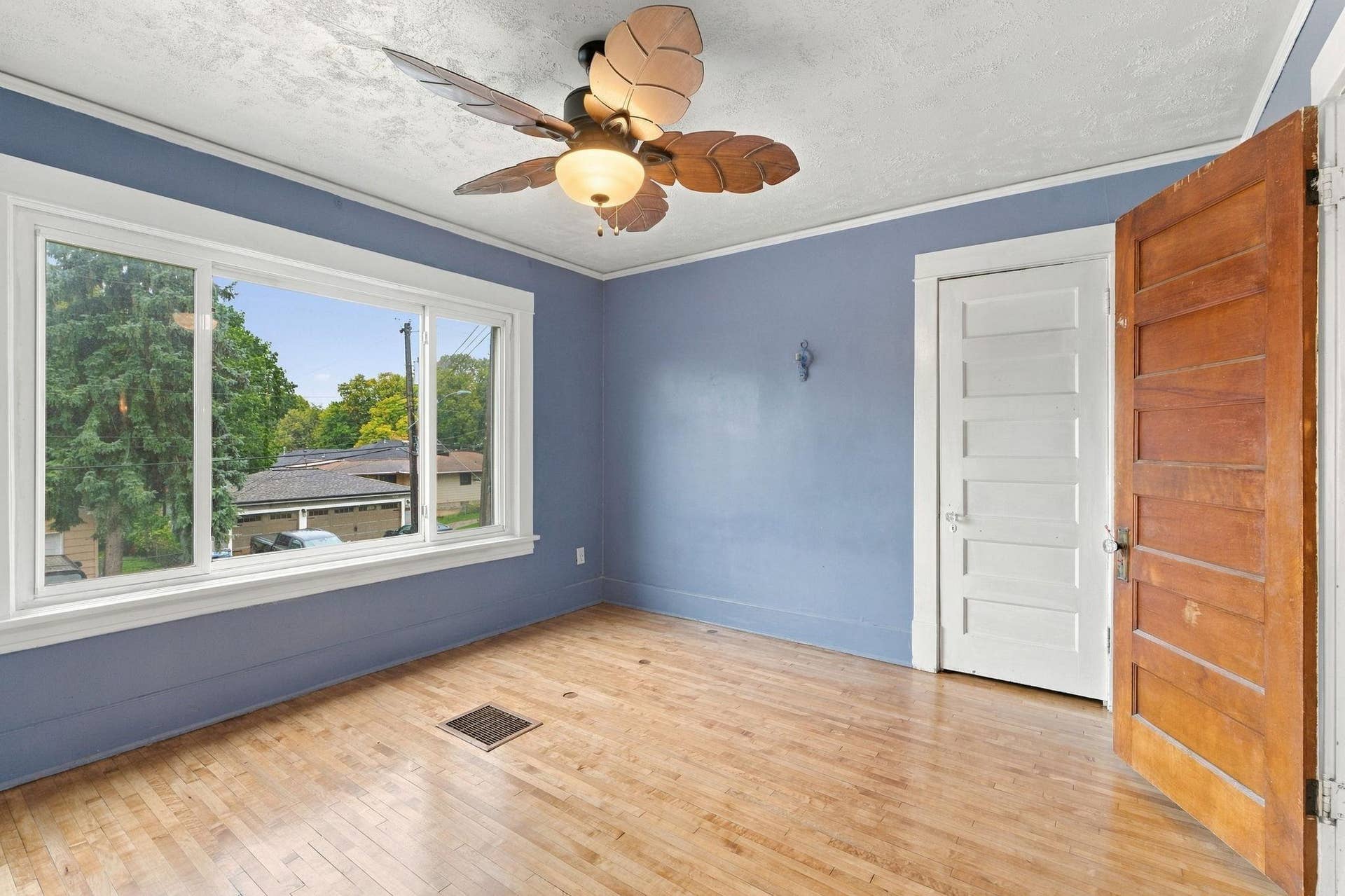 1315 19th Avenue NE, 87, Minneapolis, MN 55418 24-web-or-mls-1315 19th Ave NE Interior-17.jpg