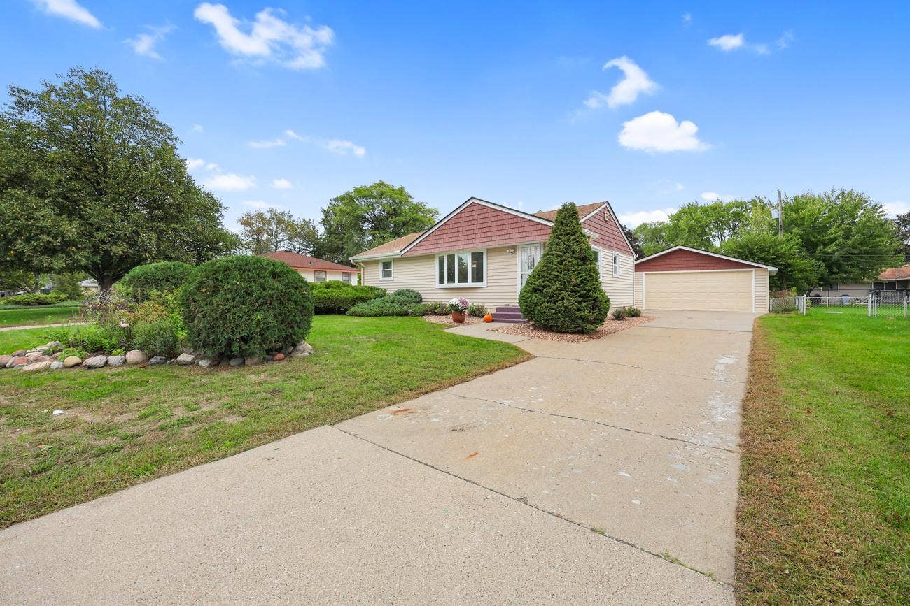 6324 Lee Avenue N, Brooklyn Center, MN 55429 25_16660.jpg