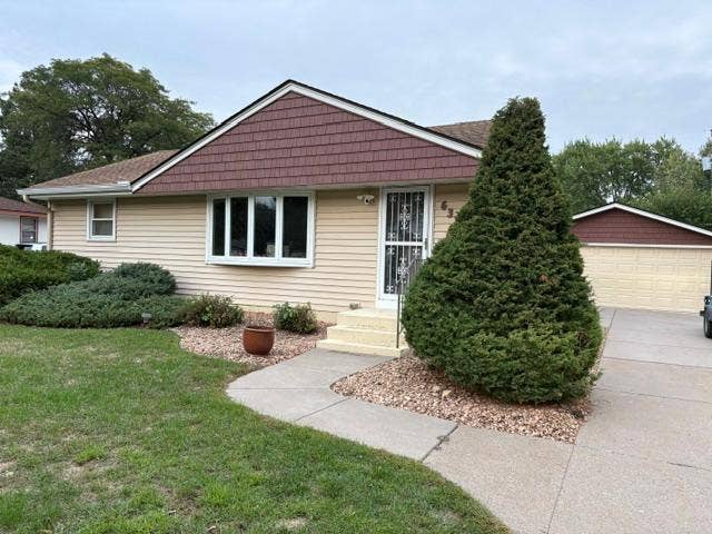6324 Lee Avenue N, Brooklyn Center, MN 55429 6324 Lee Avenue N, Brooklyn Center, MN 55429