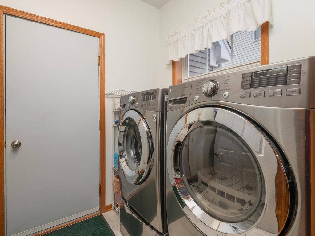 15344 64th Place N, Maple Grove, MN 55311 Main level Laundry