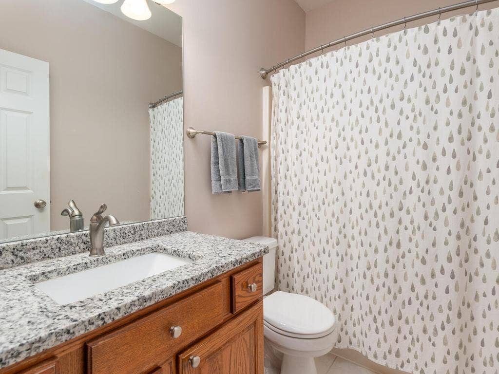 15344 64th Place N, Maple Grove, MN 55311 Upper level Full Bath