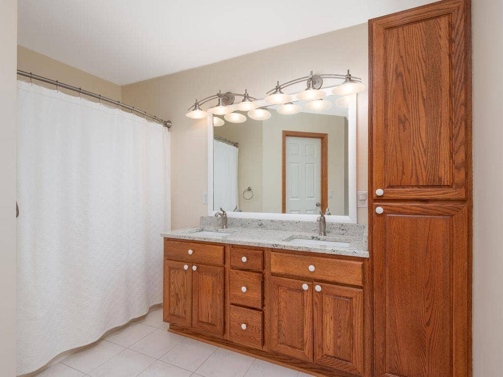 15344 64th Place N, Maple Grove, MN 55311 Private Primary Full Bath