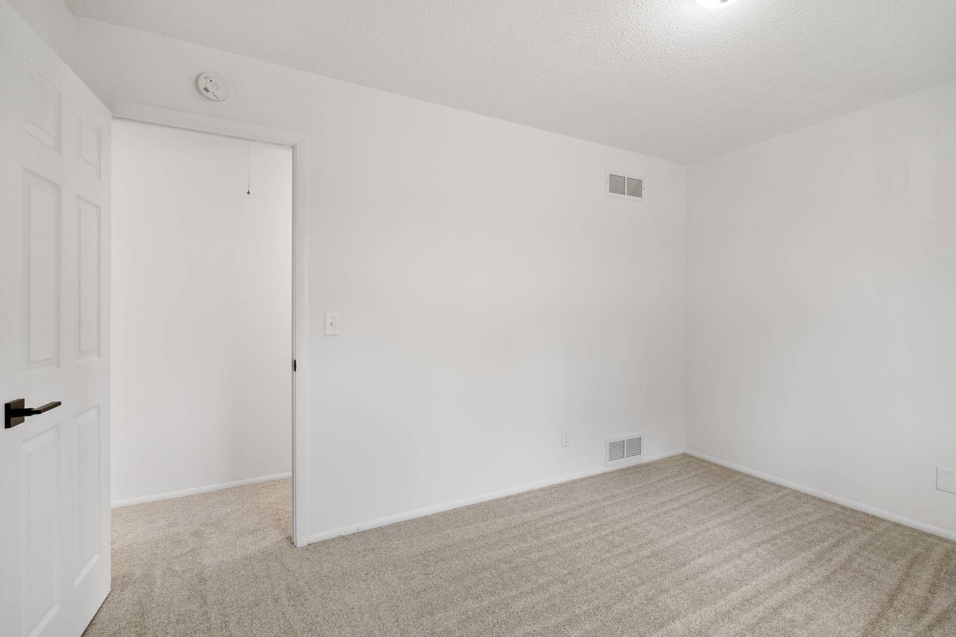 1579 Leone Avenue, 88, Saint Paul, MN 55106 Main Floor Bedroom