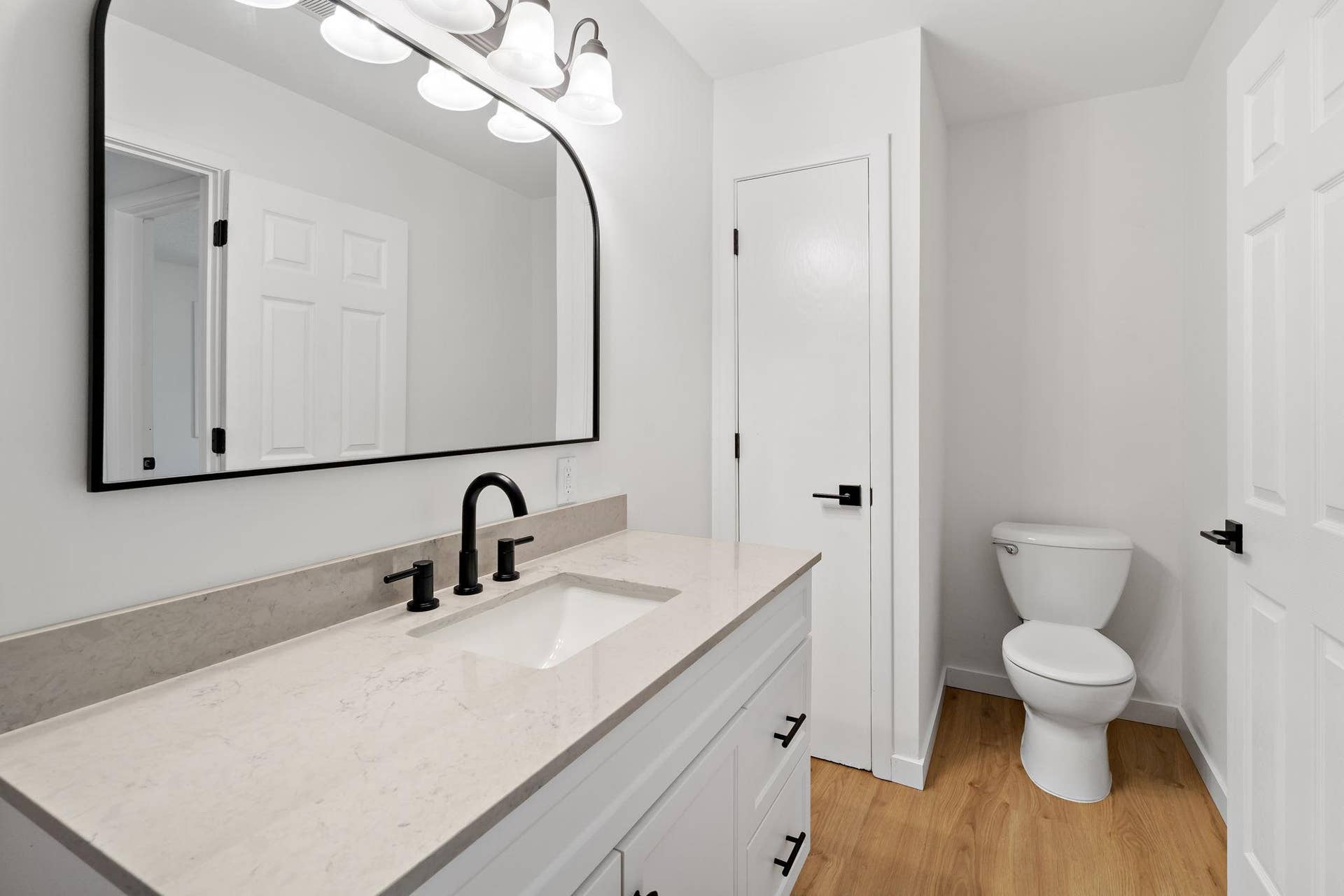 1579 Leone Avenue, 88, Saint Paul, MN 55106 Main Floor Full Bath