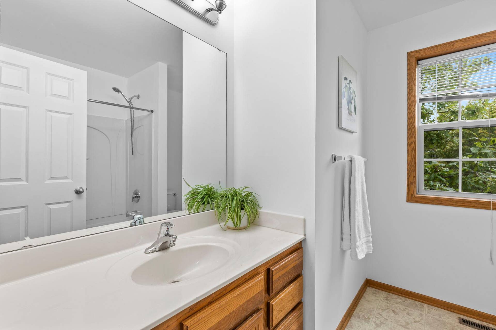 1626 Woodlynn Avenue, #1, Maplewood, MN 55109 Bedrooms two and three share a full bathroom with a single vanity and tub/shower combination.