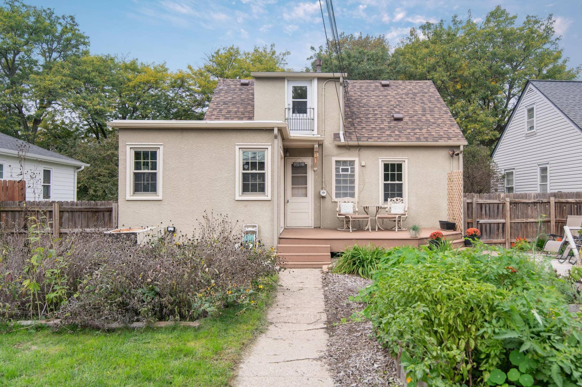 4605 Clinton Avenue, 26, Minneapolis, MN 55419 This home features a new roof (2024), plus composite decking and stucco make this a low maintenance exterior.