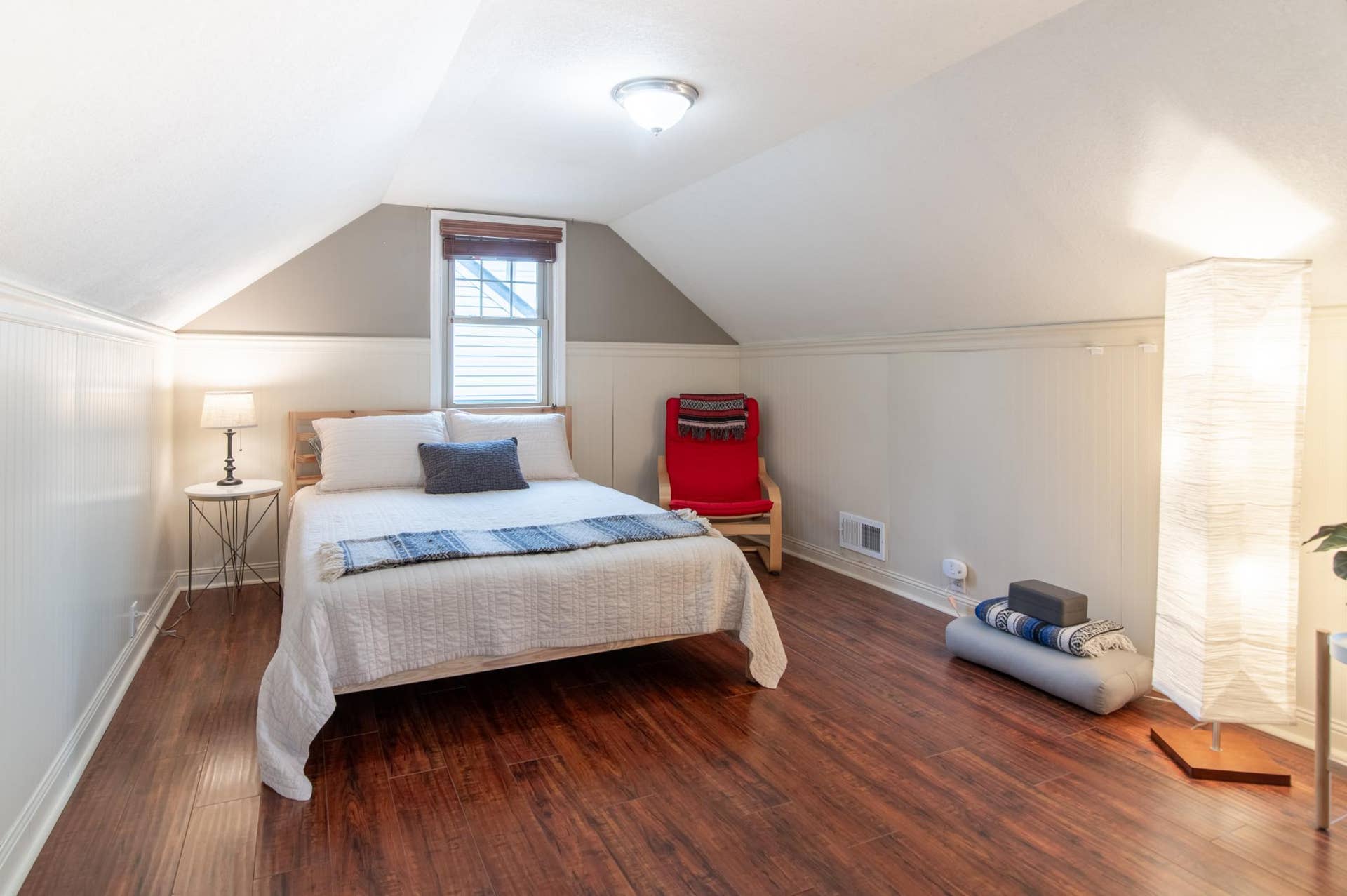 4605 Clinton Avenue, 26, Minneapolis, MN 55419 Get cozy, or get moving, this room has space for both.