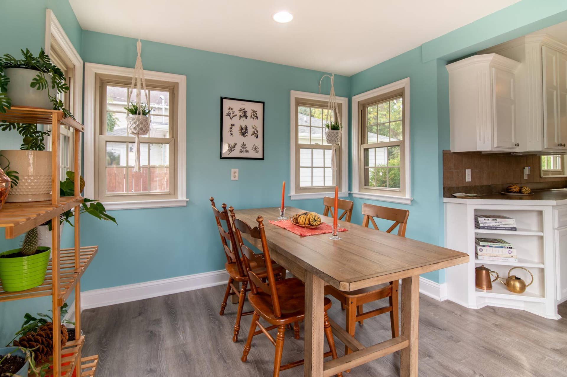 4605 Clinton Avenue, 26, Minneapolis, MN 55419 Measuring 9'5" by 11'3" the dining area is perfect for daily dining as well as hosting dinners or holidays and the multiple windows are great for growing plants year-round.