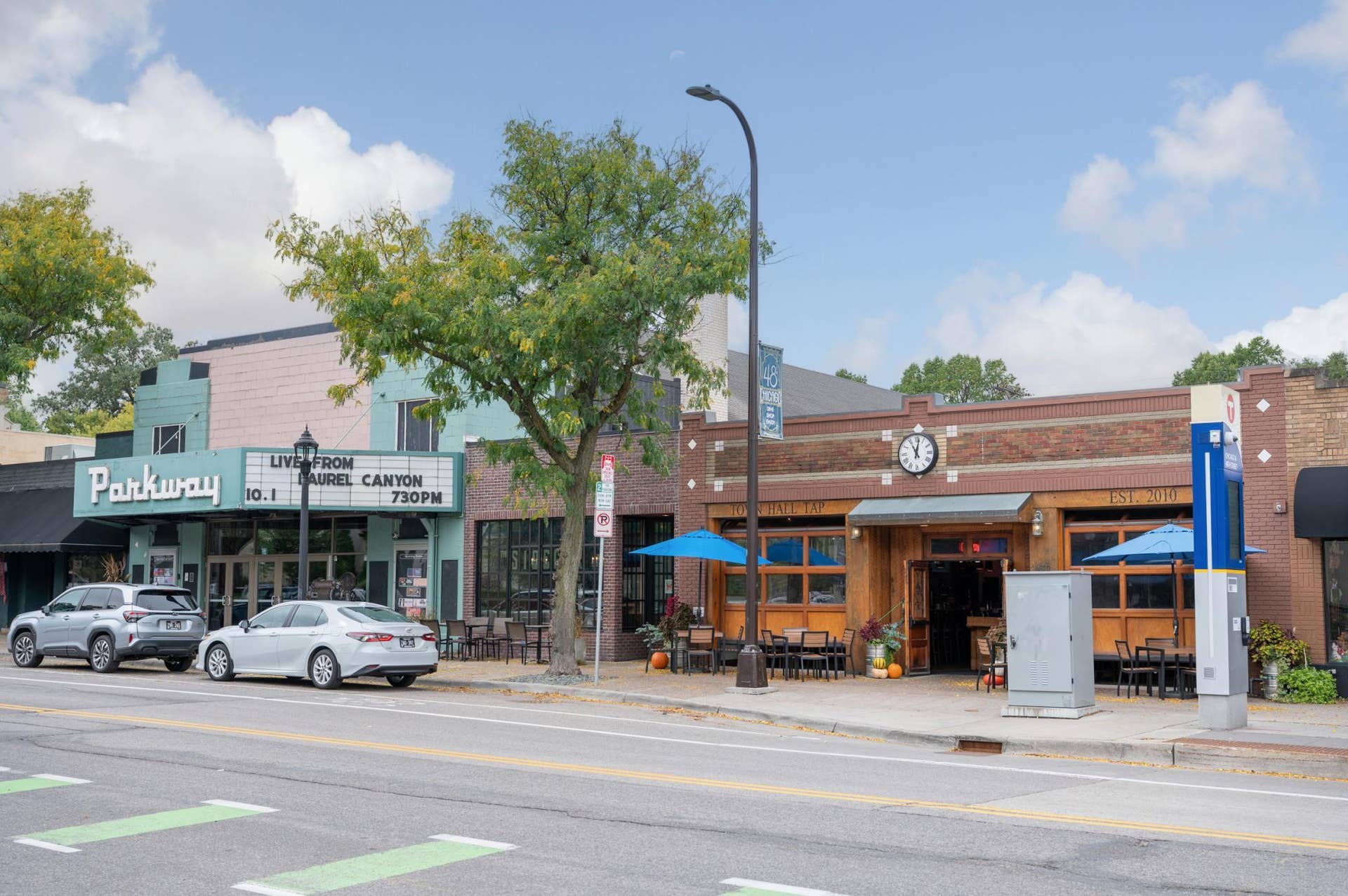 4605 Clinton Avenue, 26, Minneapolis, MN 55419 Restaurants, a theatre and local watering holes provide a myriad of options for a night out.