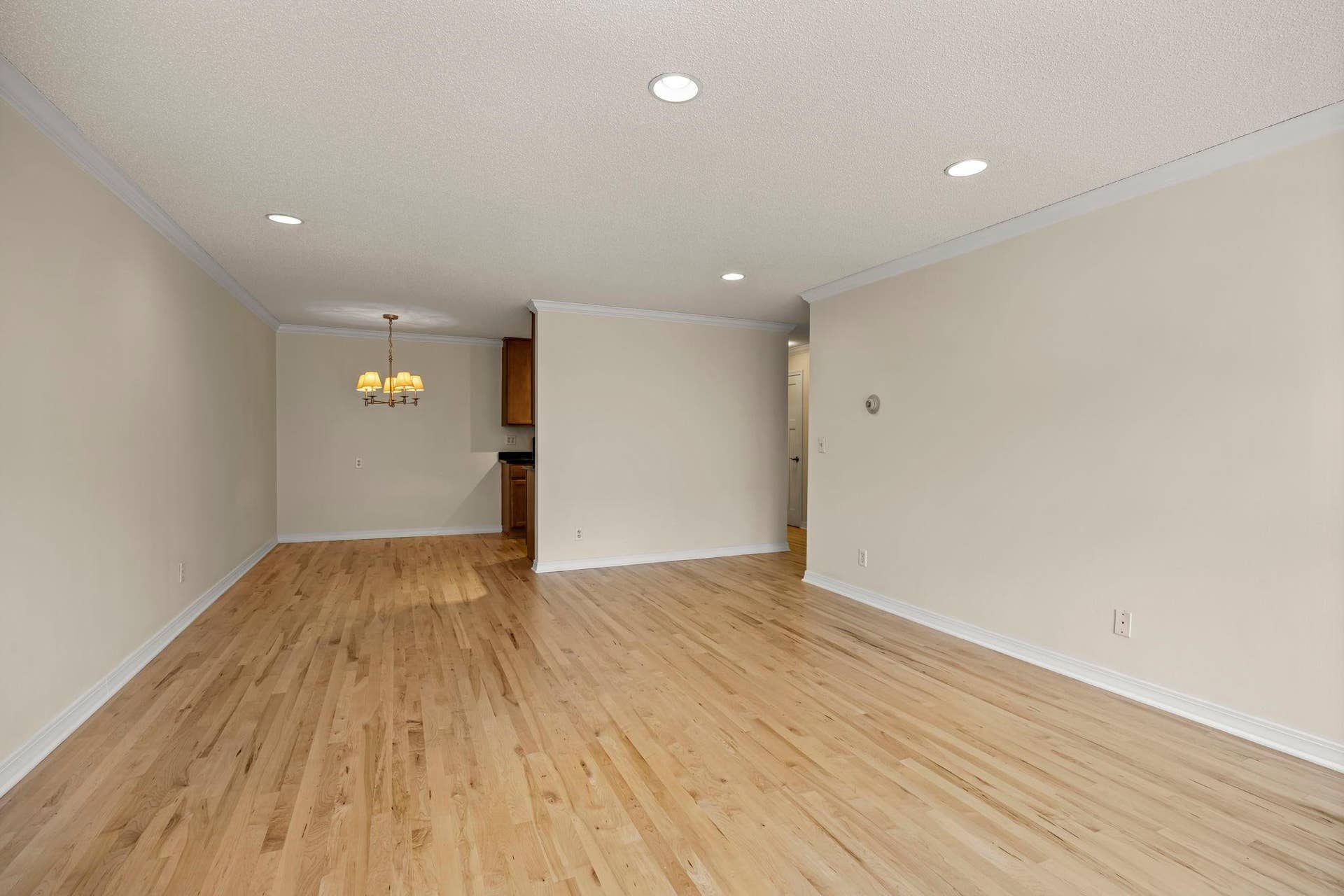 821 Douglas Avenue, #204, 46, Minneapolis, MN 55403