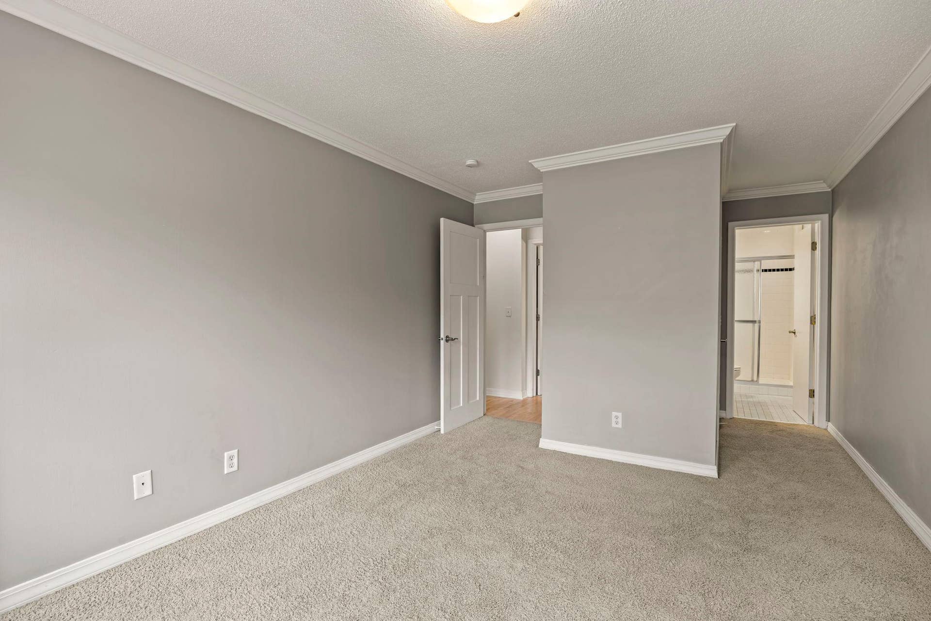 821 Douglas Avenue, #204, 46, Minneapolis, MN 55403