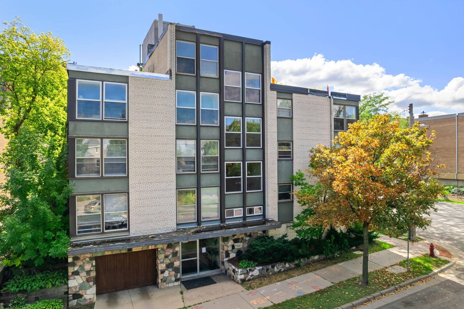 821 Douglas Avenue, #204, 46, Minneapolis, MN 55403