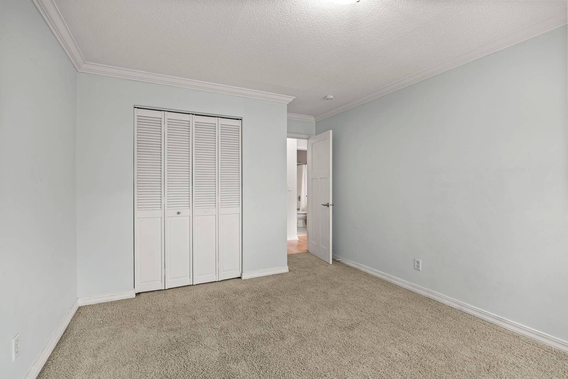 821 Douglas Avenue, #204, 46, Minneapolis, MN 55403