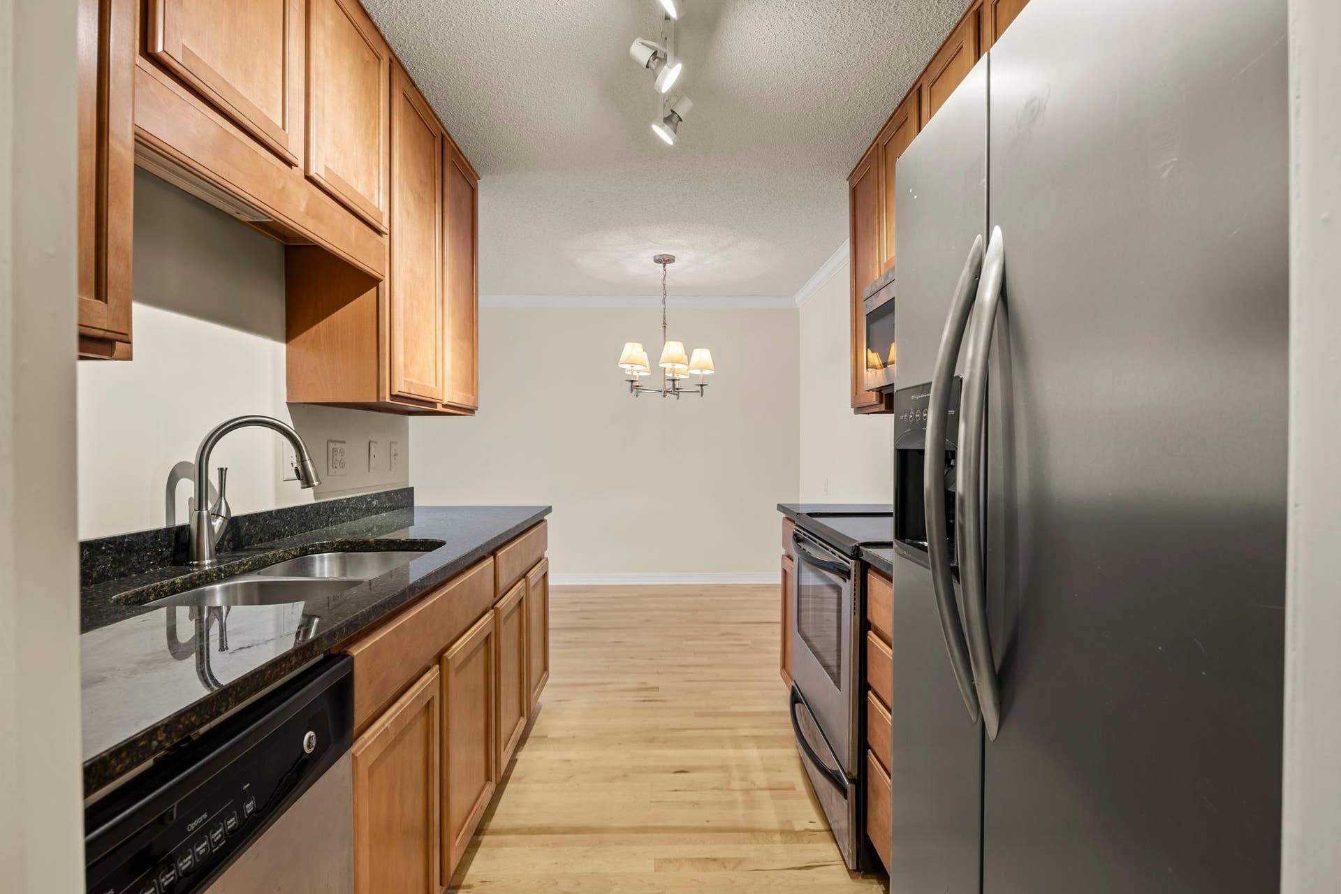 821 Douglas Avenue, #204, 46, Minneapolis, MN 55403