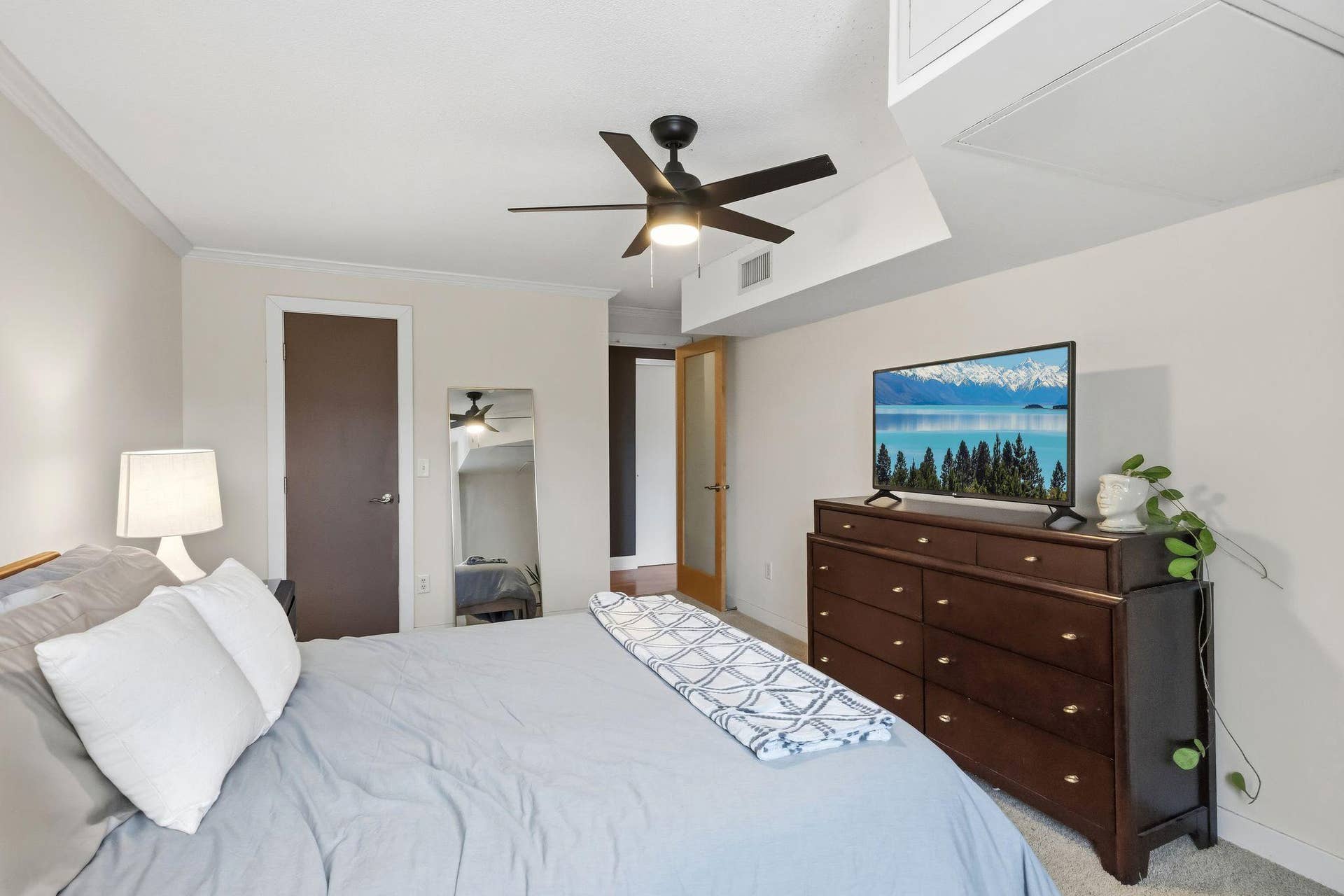 2800 W 44th Street, #201, 42, Minneapolis, MN 55410 31_21.jpg