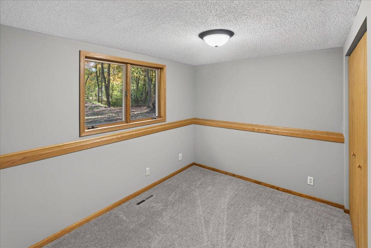 4926 Shady Lane, North Branch, MN 55056 32-032.jpg