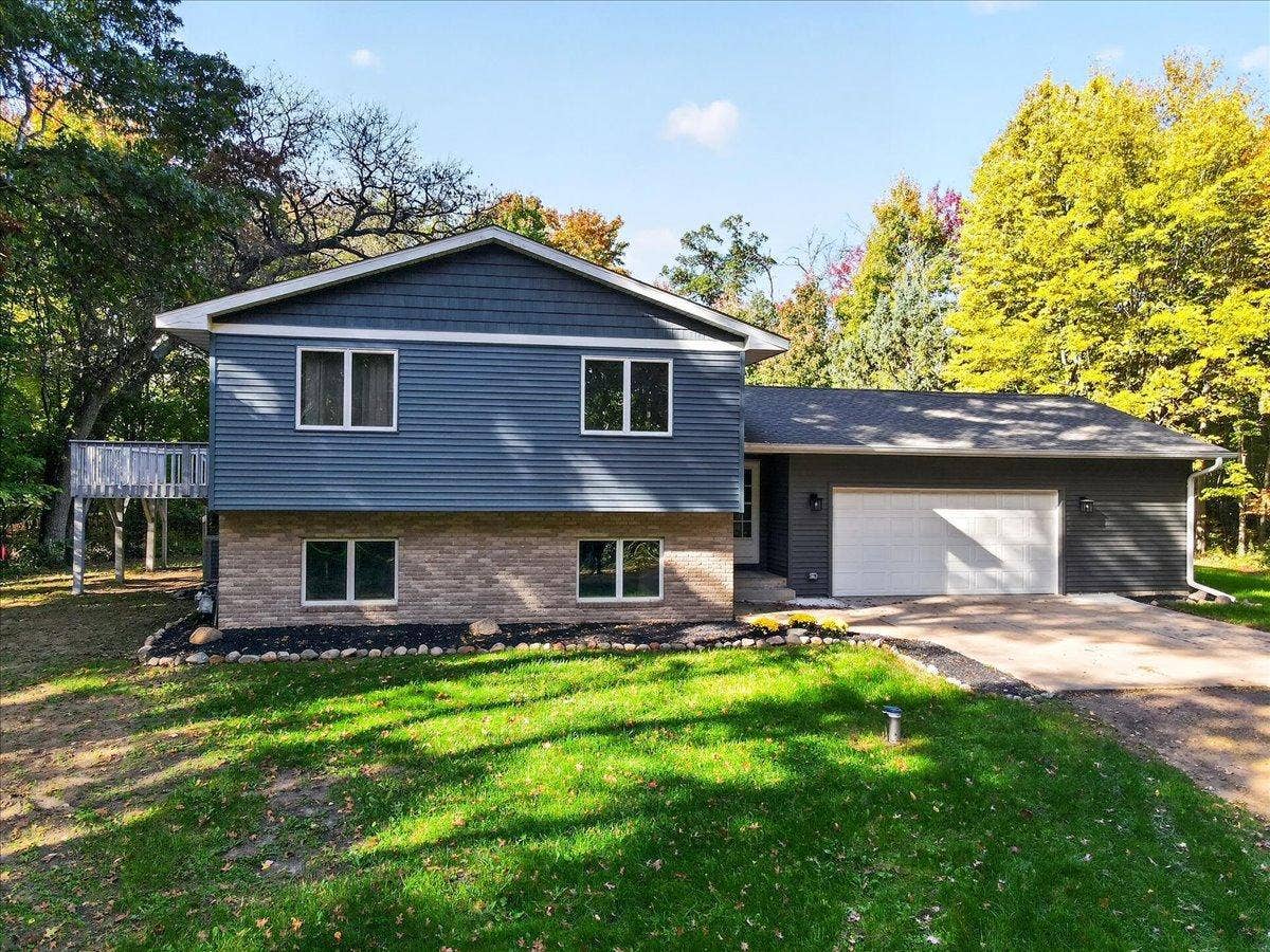 4926 Shady Lane, North Branch, MN 55056 01-001.jpg