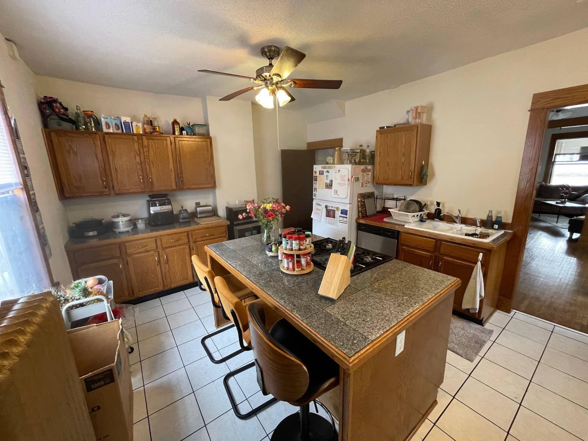 1609 Kitchen 2.jpg