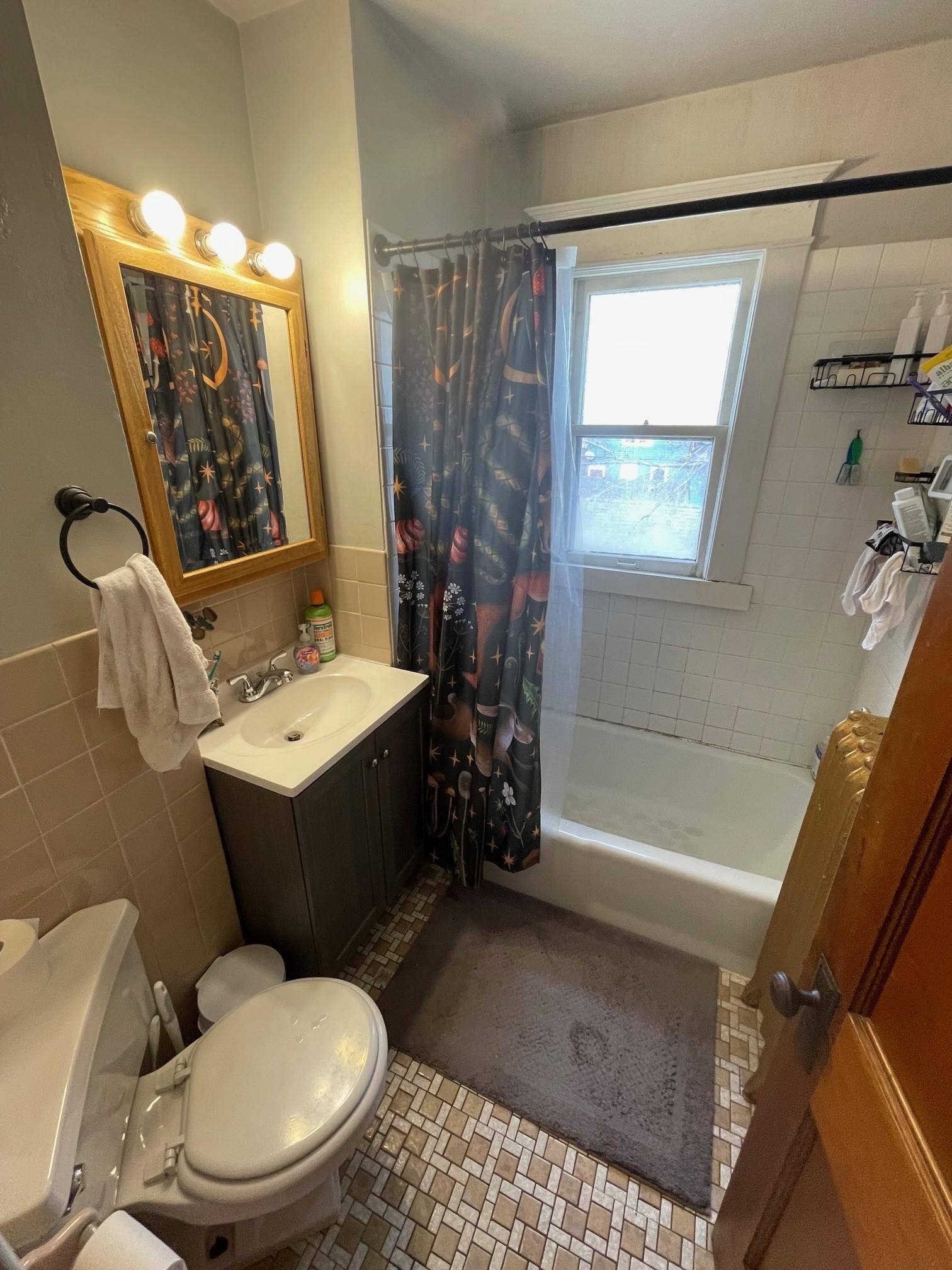1607 Bathroom Upstairs.jpg