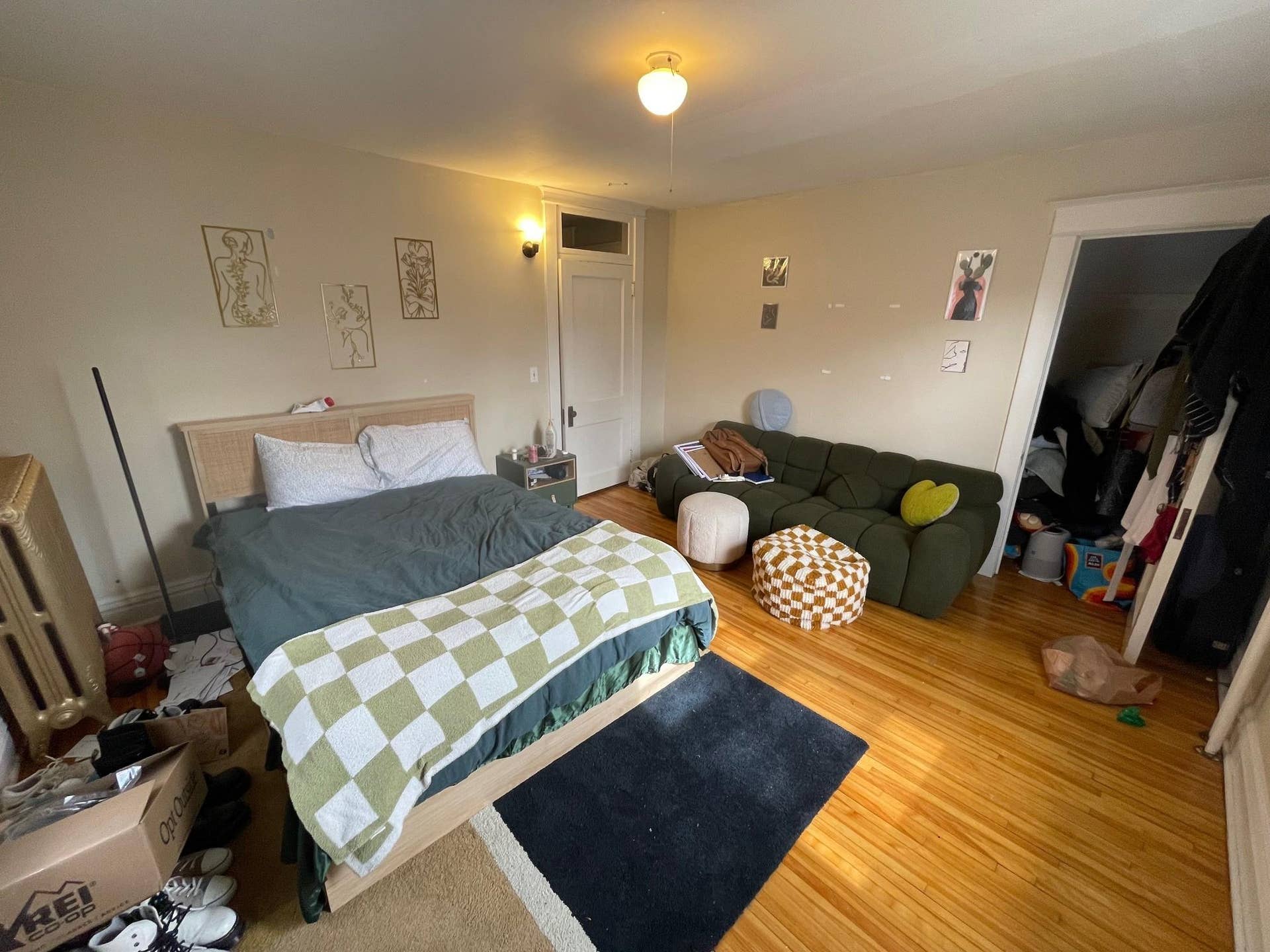 1609 Bedroom 3 Photo 2.jpg