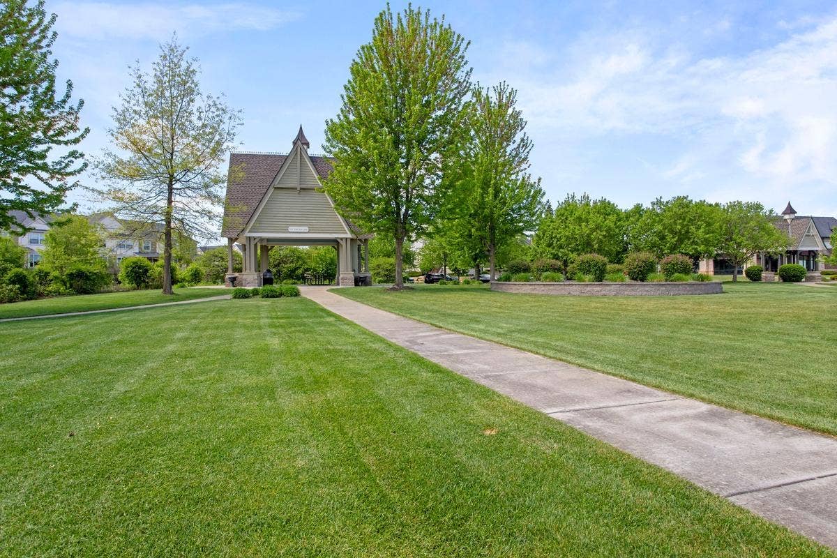 14633 Victor Hugo Boulevard N, #4, Hugo, MN 55038 Pool House