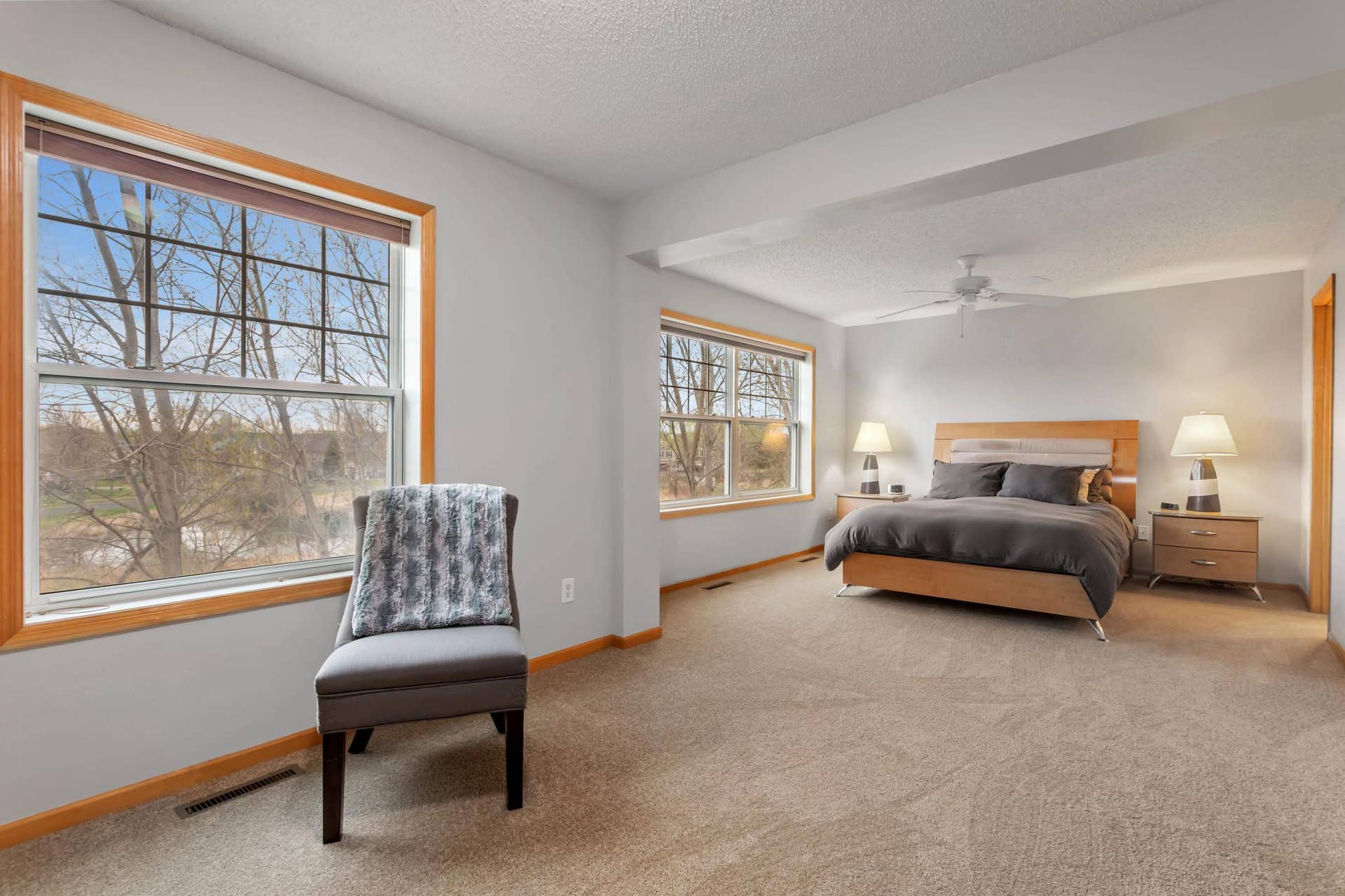 14633 Victor Hugo Boulevard N, #4, Hugo, MN 55038 Primary bedroom with large sitting area.