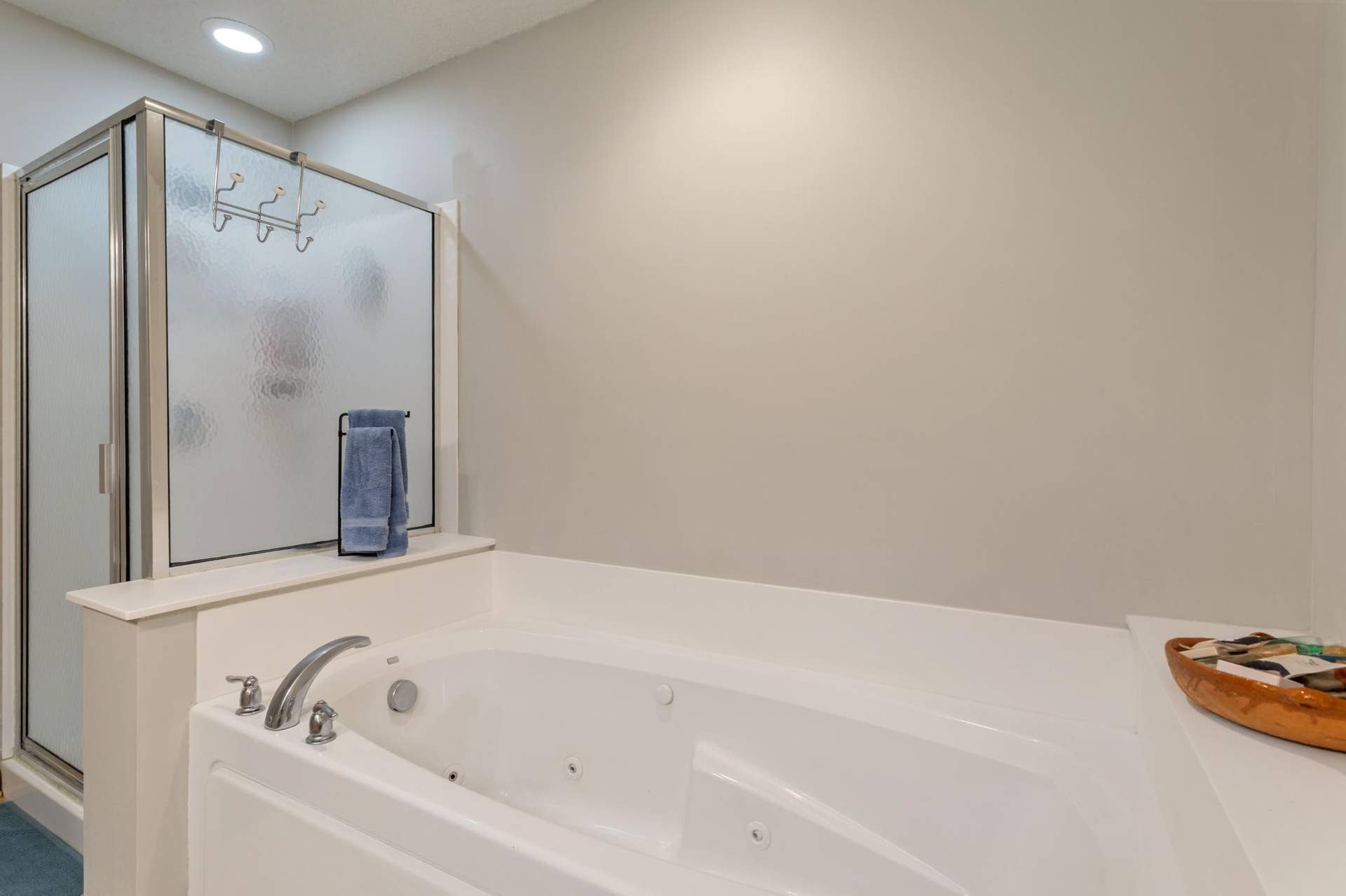 14633 Victor Hugo Boulevard N, #4, Hugo, MN 55038 Separate shower and whirlpool tub.