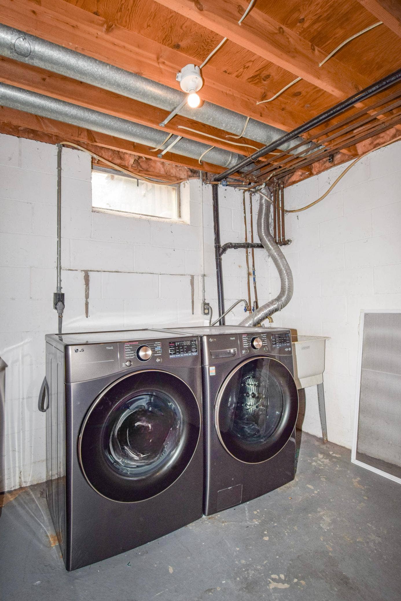 6410 83rd Court N, Brooklyn Park, MN 55445 er and Dryer are included in sale