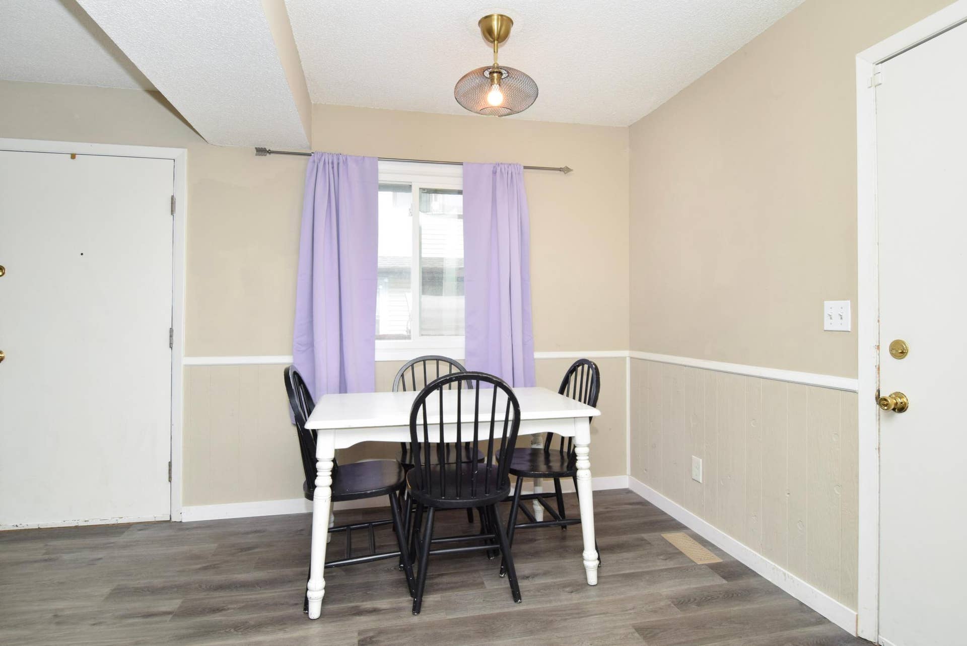 6410 83rd Court N, Brooklyn Park, MN 55445 Good space for Kitchen table