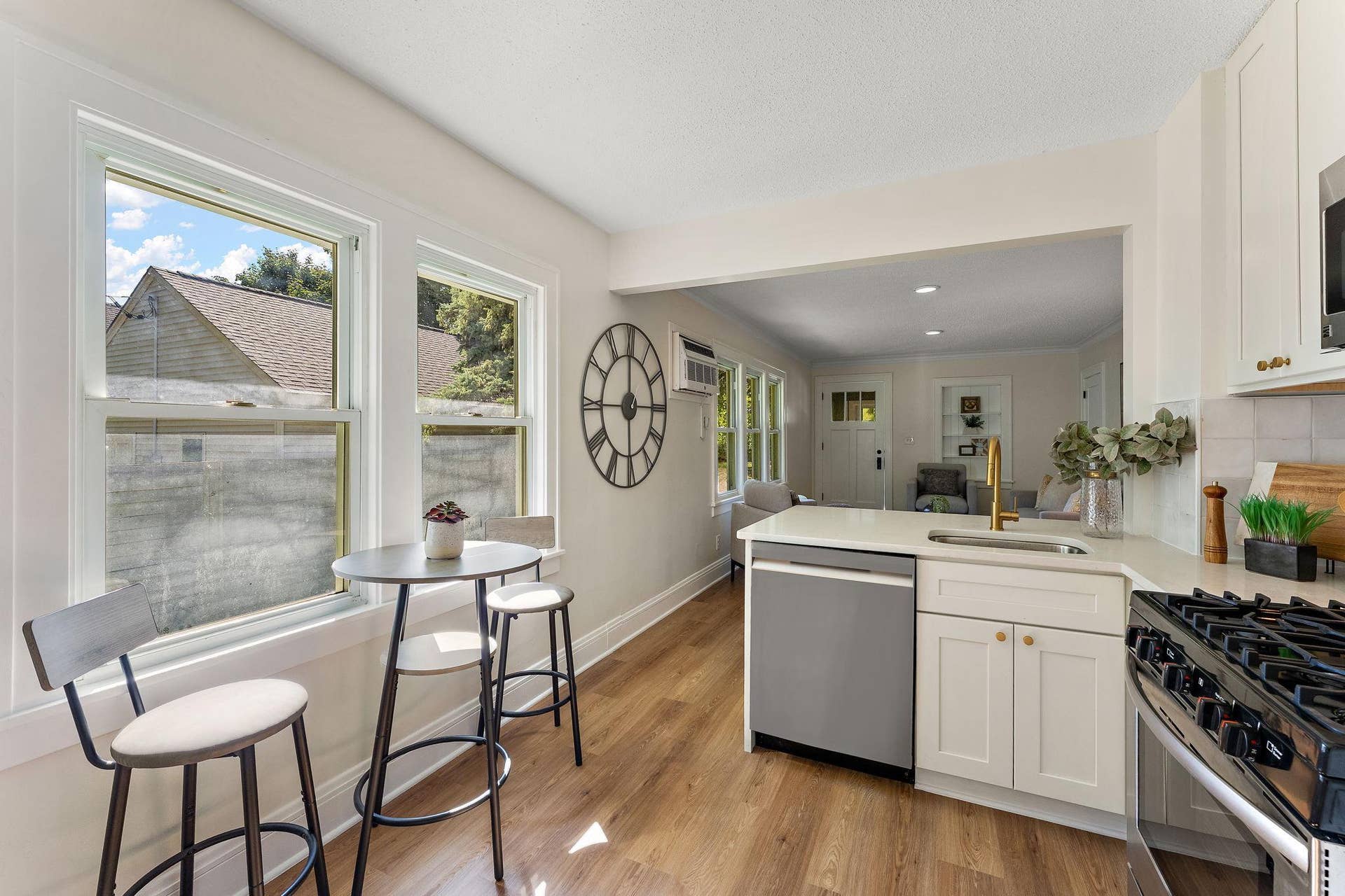 Natural sunlight flows throughout for the perfect atmosphere all day long