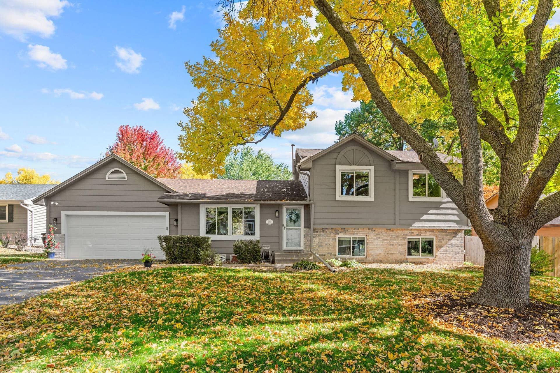 14-web-or-mls-9150 Orchid Ln-1.jpg