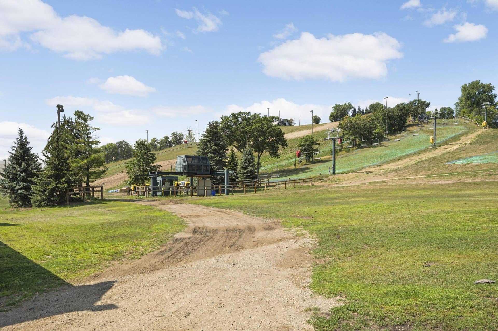 Move in and be ready for the close by slopes!