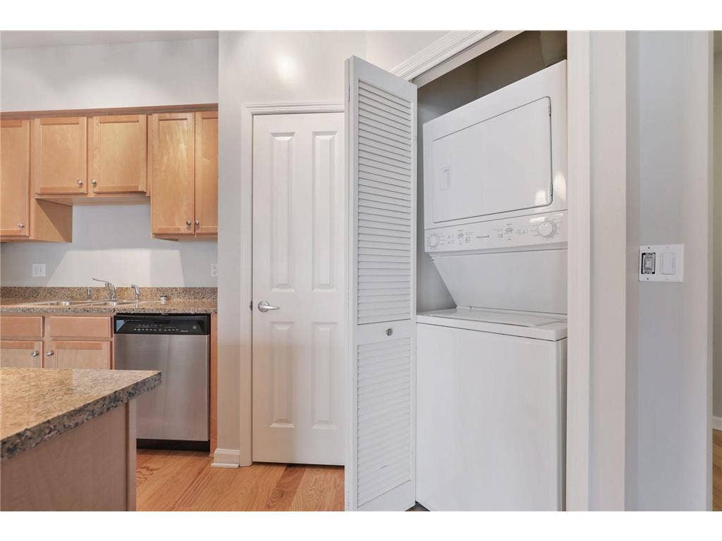 500 E Grant Street, #909, 24, Minneapolis, MN 55404