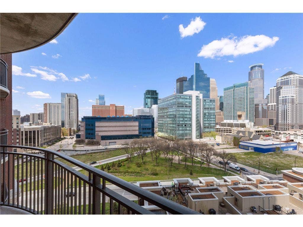 500 E Grant Street, #909, 24, Minneapolis, MN 55404