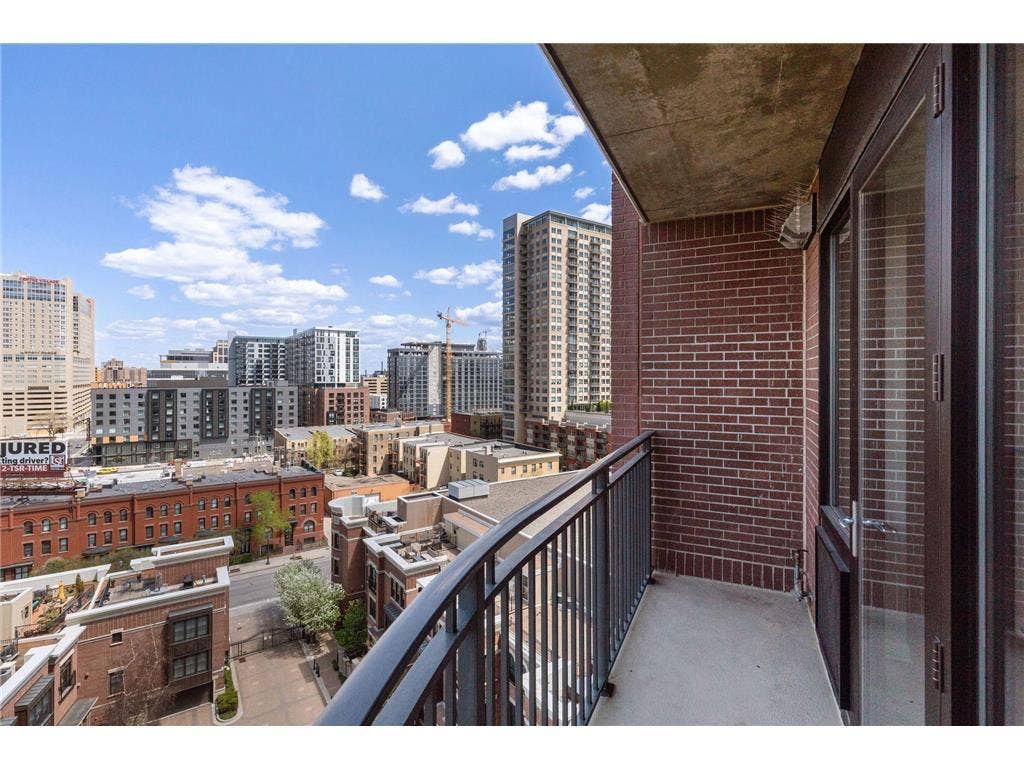 500 E Grant Street, #909, 24, Minneapolis, MN 55404