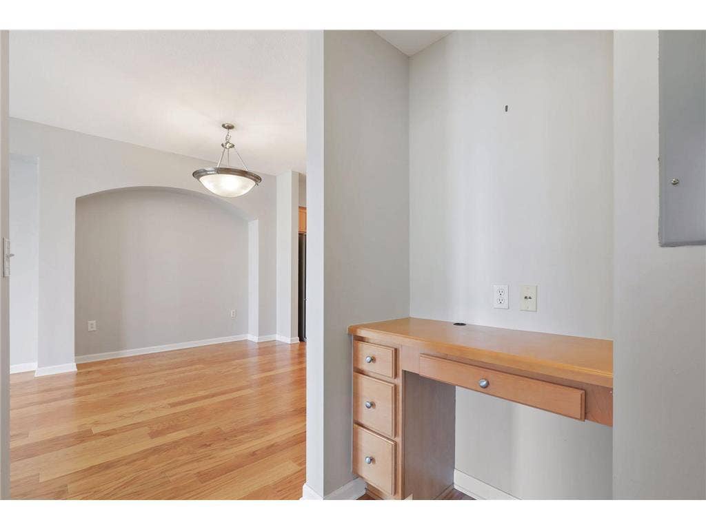 500 E Grant Street, #909, 24, Minneapolis, MN 55404