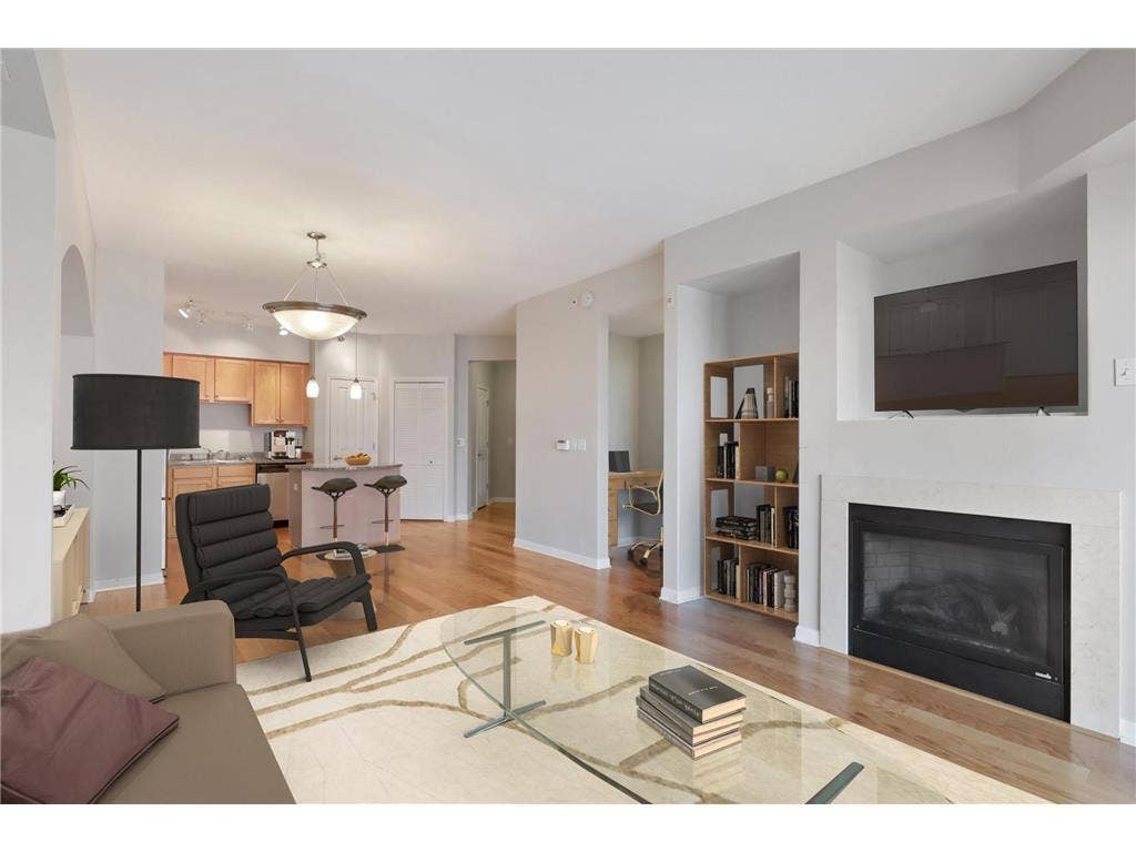 500 E Grant Street, #909, 24, Minneapolis, MN 55404
