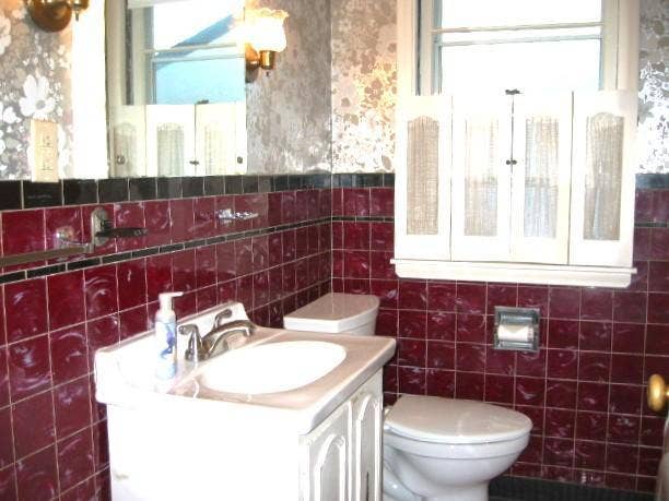 834 Hoyt Avenue W, 89, Saint Paul, MN 55117 834 Hoyt Ave. W. bathroom.JPG
