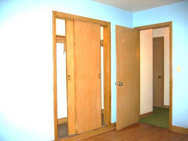 834 Hoyt Avenue W, 89, Saint Paul, MN 55117 834 Hoyt Ave. W. bedroom 1 - good closet size.JPG