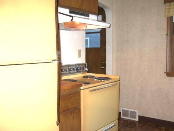 834 Hoyt Avenue W, 89, Saint Paul, MN 55117 834 Hoyt Ave. W. kitchen.JPG