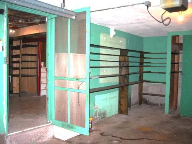 834 Hoyt Avenue W, 89, Saint Paul, MN 55117 834 Hoyt Ave. W. door to garage.JPG