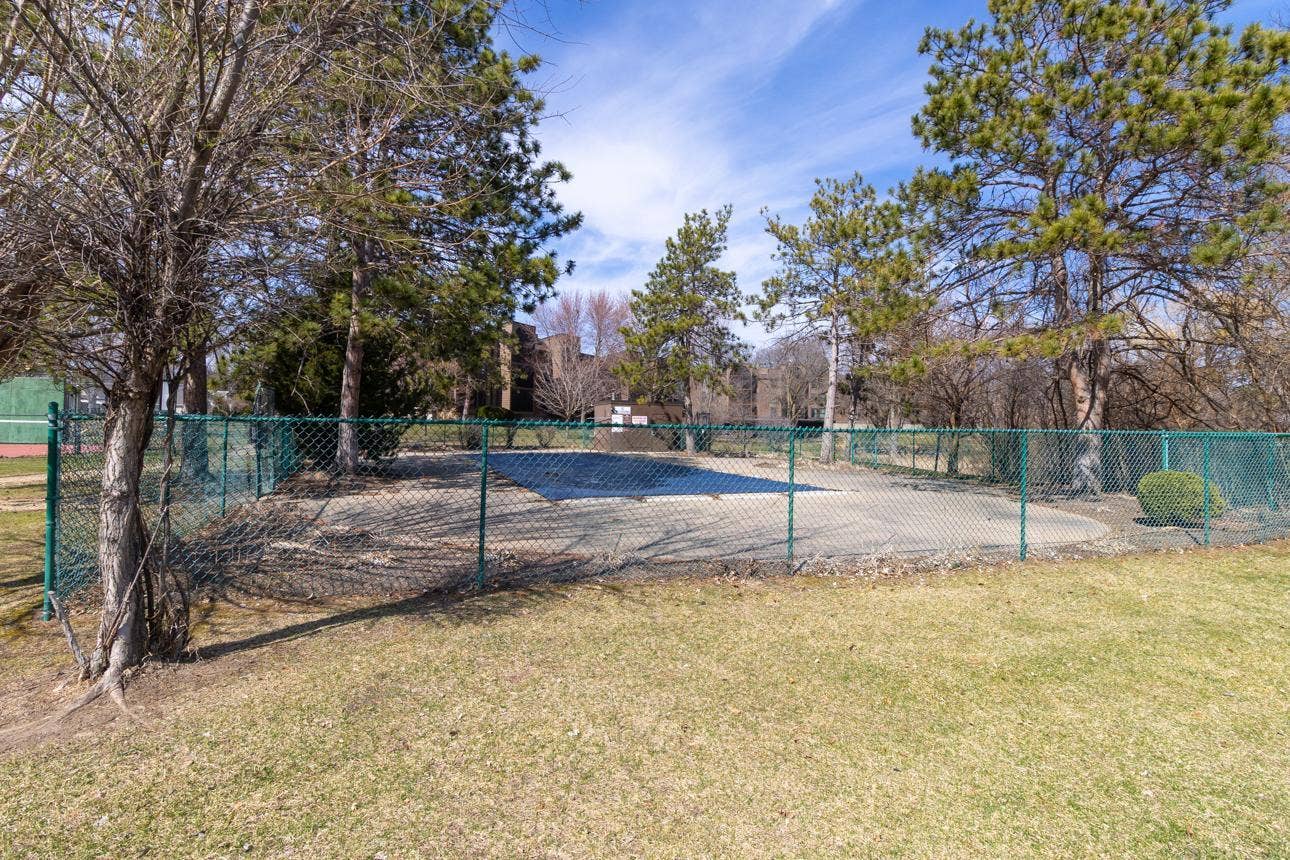 9700 Portland Avenue S, #128, Bloomington, MN 55420 Outdoor pool.