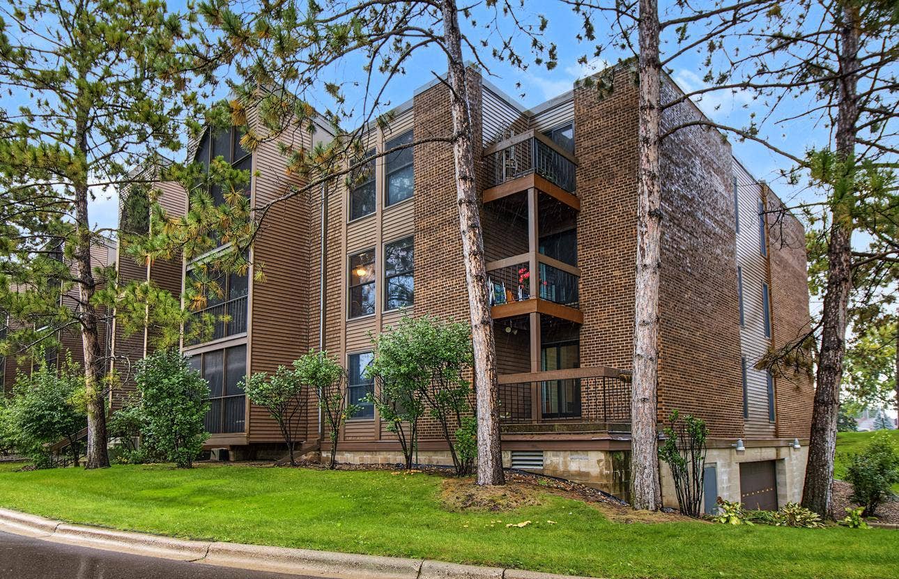 9700 Portland Avenue S, #128, Bloomington, MN 55420 Unit 128 primary balcony.