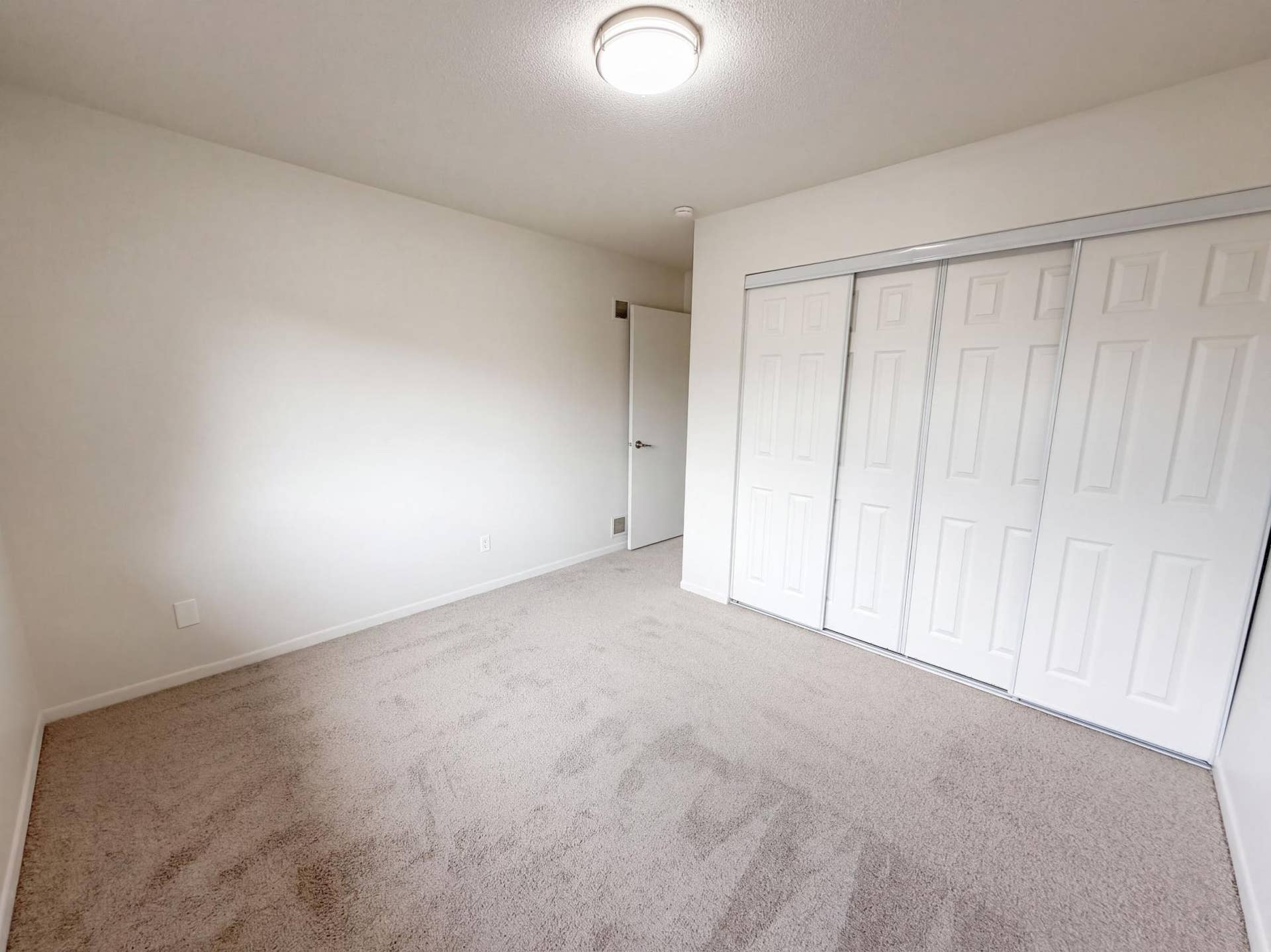 listing_10.jpg