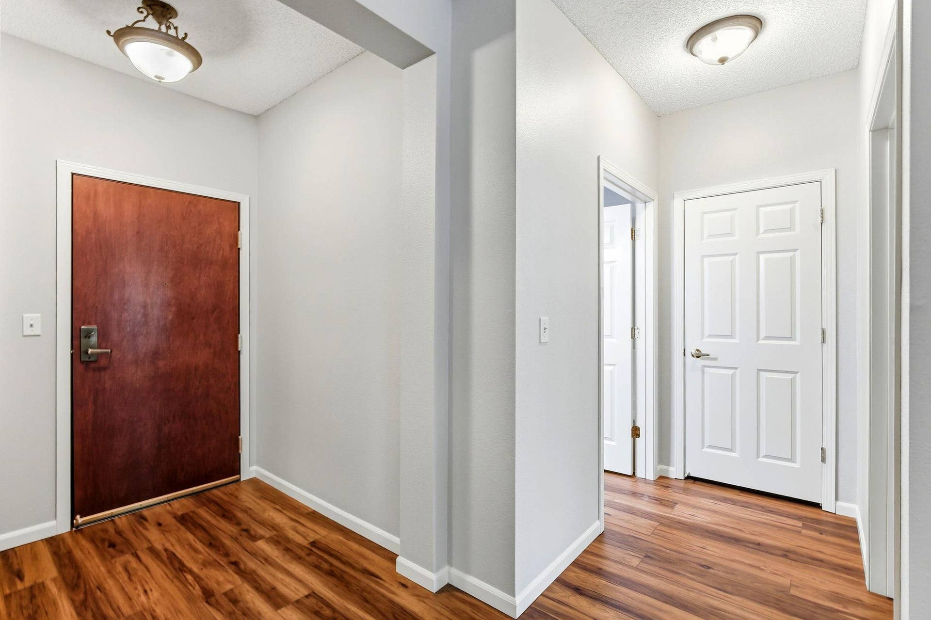 3800 85th Avenue N, #117, Brooklyn Park, MN 55443 Spacious entry area