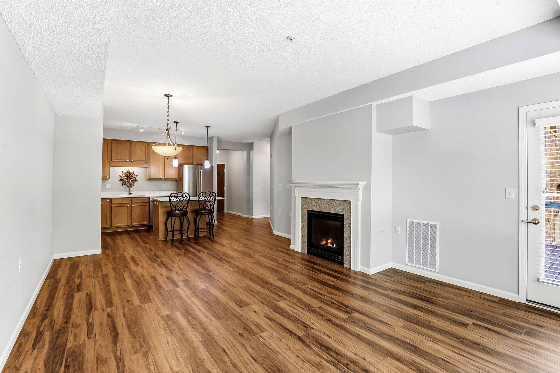 3800 85th Avenue N, #117, Brooklyn Park, MN 55443 A crisp and neutral decor and open floor plan