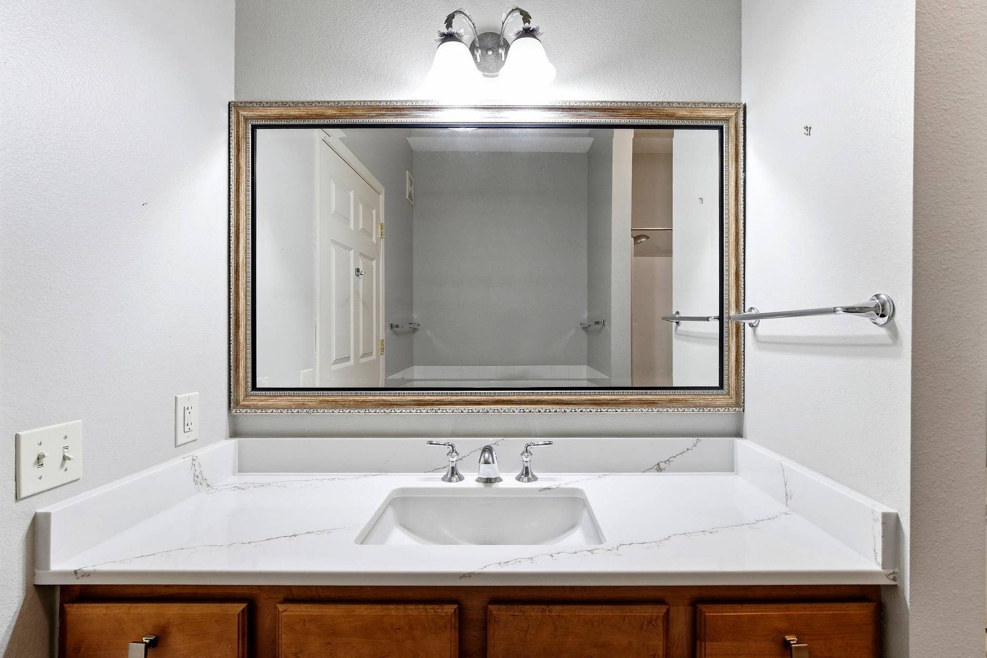 3800 85th Avenue N, #117, Brooklyn Park, MN 55443 A large vanity area