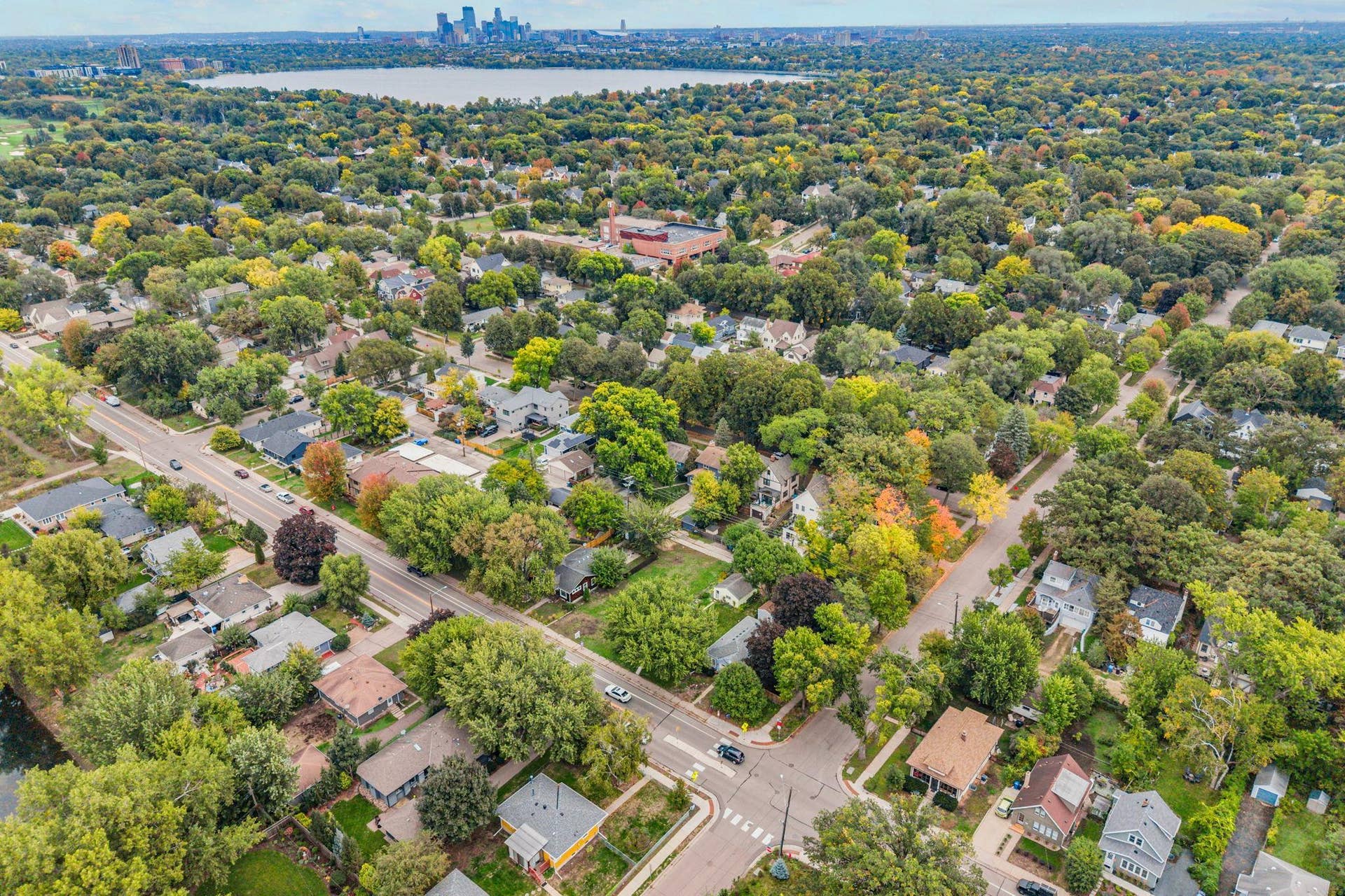View of Downtown MPLS & Bde Maka Ska!