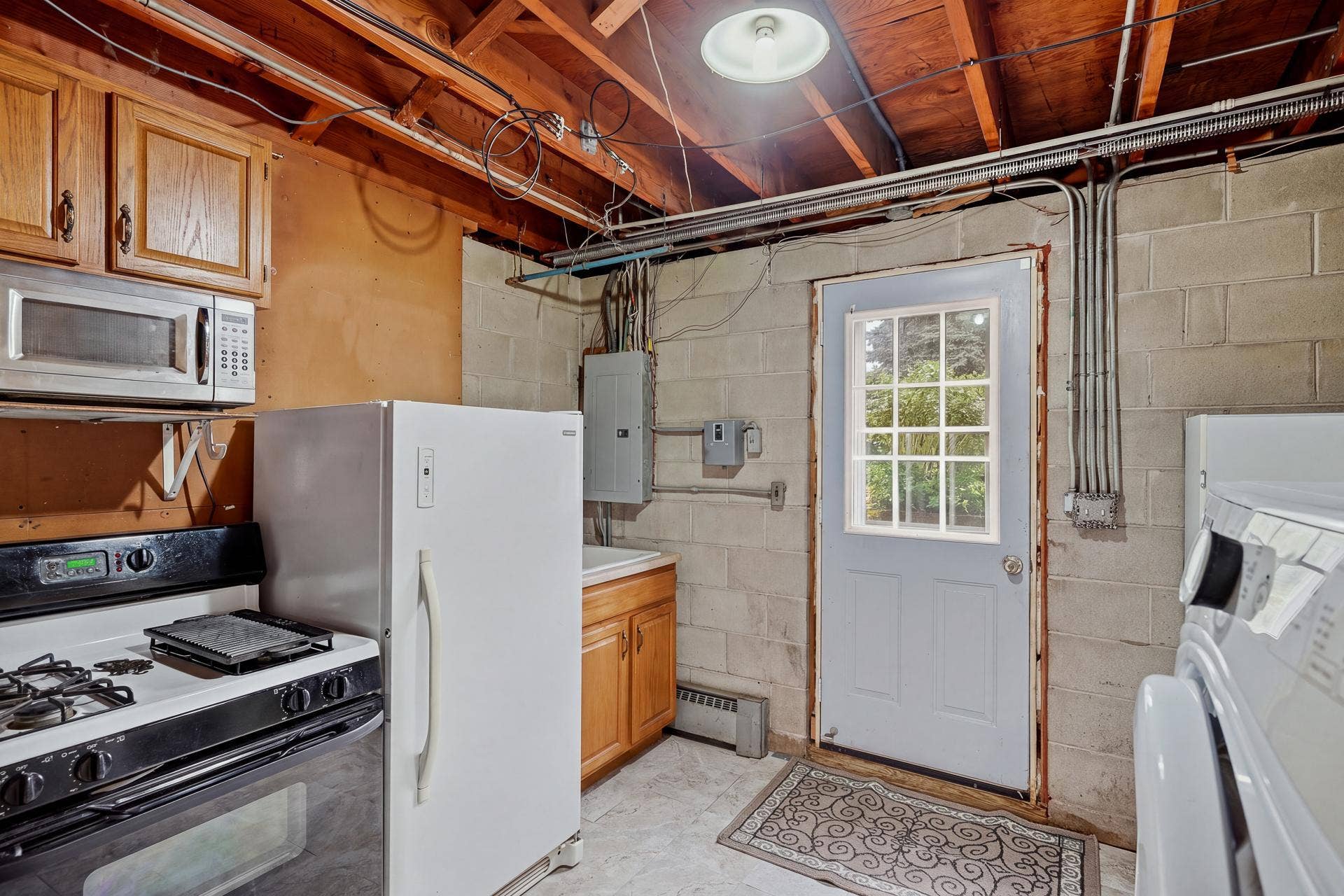 1885 Manton Street, Maplewood, MN 55109 Walkout Lower Level